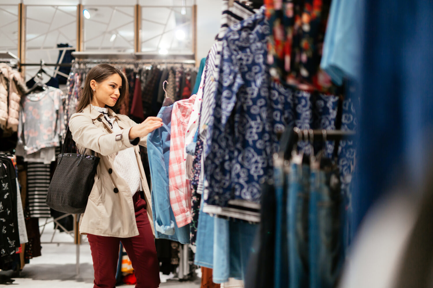 Ocean - Beautiful woman shopping trendy clothes